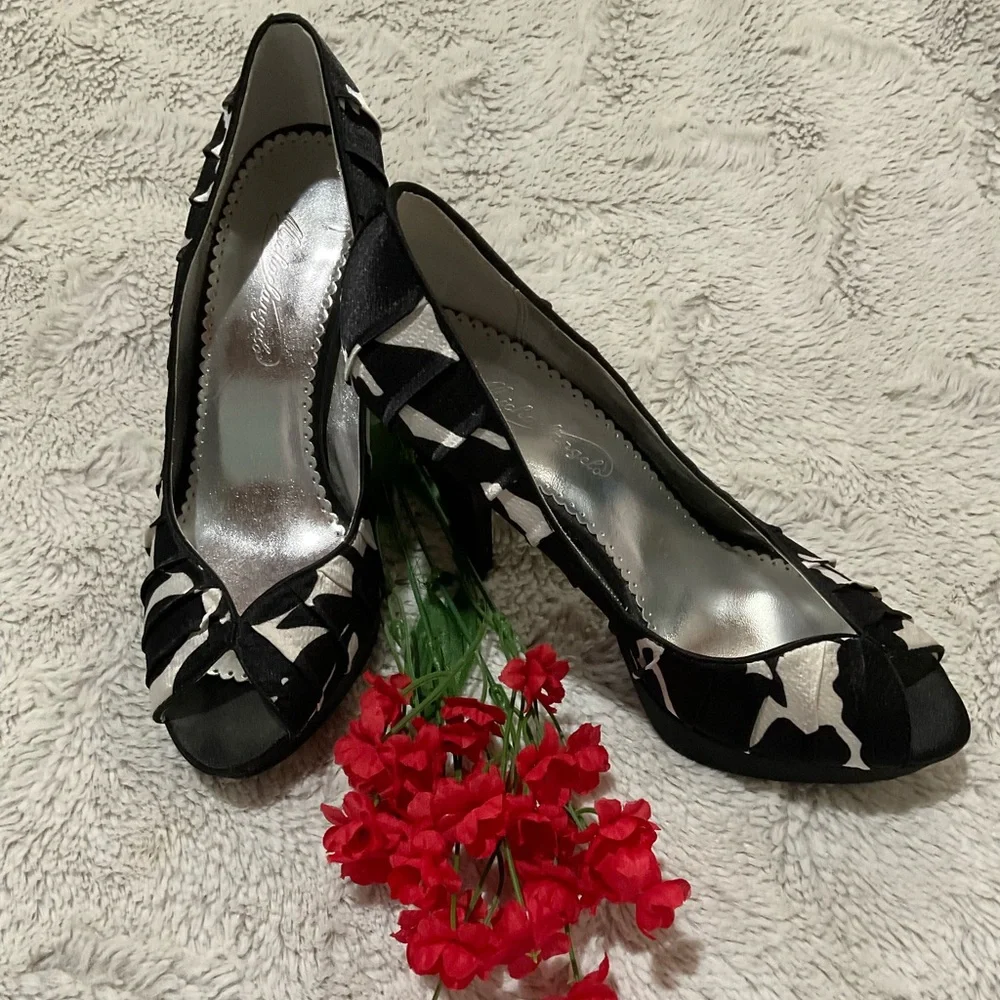 Michaelangelo Black and White Peep Toe Heels